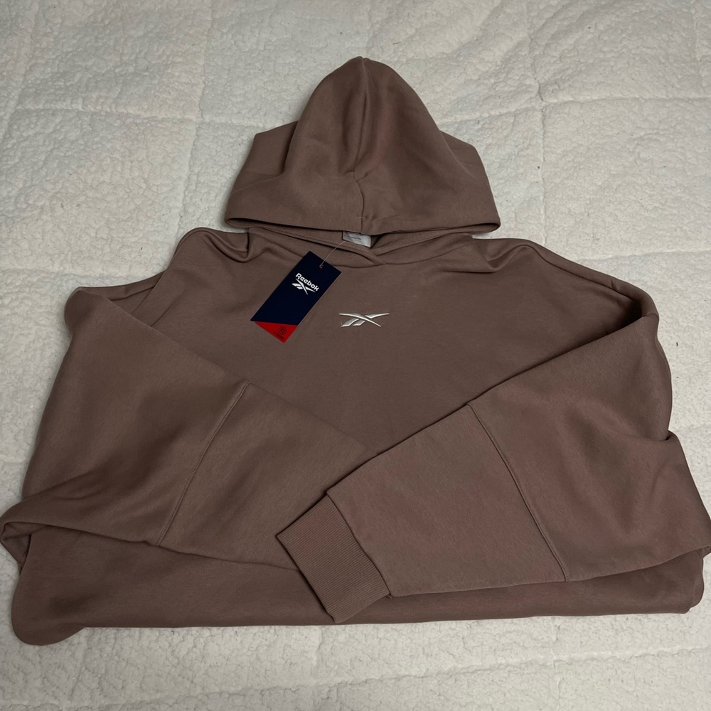 BRAND NEW WITH TAGS : Women’s Oversized Reebok Hoodie